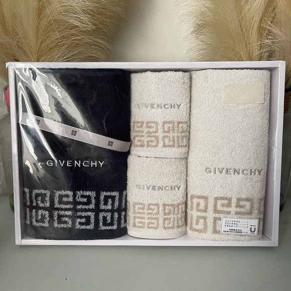 💕Unused Givenchy Hand Towel and Face towel Bundle💕 - Picture 2 of 7